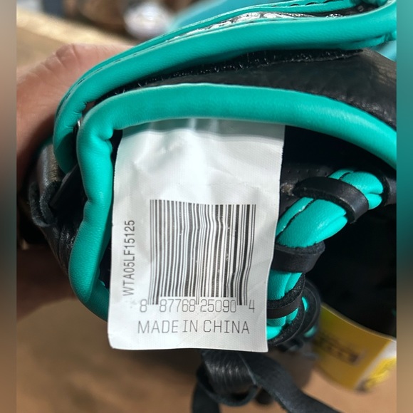 Wilson SIREN A500 12-1/2" Softball Glove for left-handed throwers - Picture 4 of 6